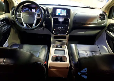 2013 Chrysler Town & Country Touring из США, поврежденный, VIN 2C4RC1BG8DR777827